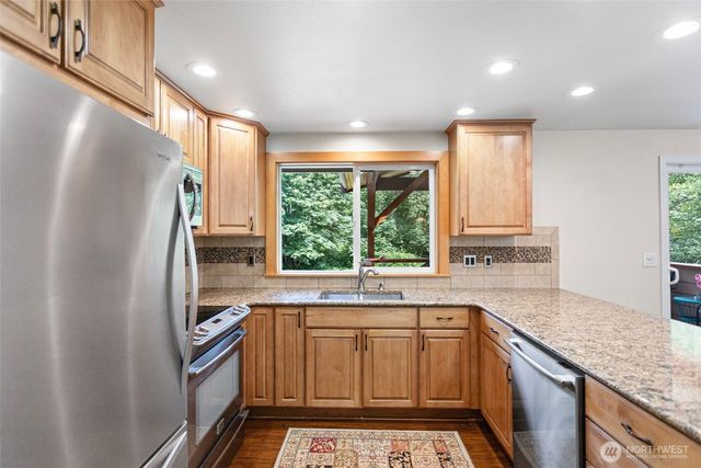 17729 S Tapps Drive E, Lake Tapps, WA 98391