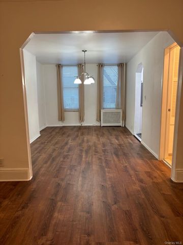 71-29 Myrtle Avenue 2nd Fl, Glendale, NY 11385