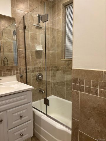 71-29 Myrtle Avenue 2nd Fl, Glendale, NY 11385