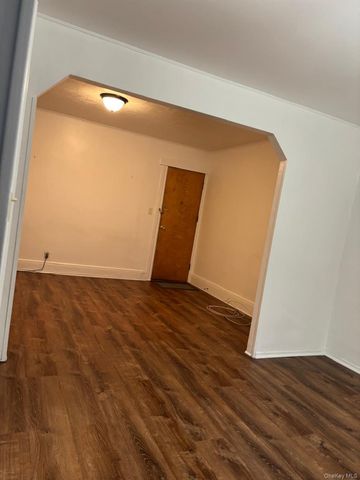 71-29 Myrtle Avenue 2nd Fl, Glendale, NY 11385