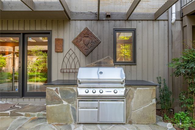 11726 NE 41st Street, Kirkland, WA 98033