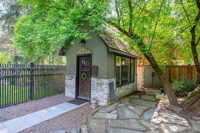 11726 NE 41st Street, Kirkland, WA 98033