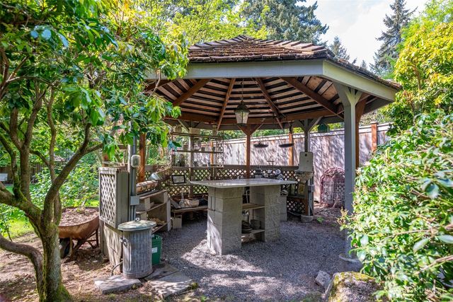 11726 NE 41st Street, Kirkland, WA 98033