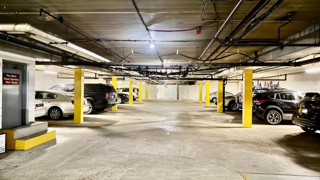 4009 Heritage Hills Drive 108, Bloomington, MN 55437