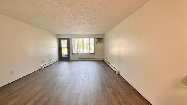 4009 Heritage Hills Drive 108, Bloomington, MN 55437