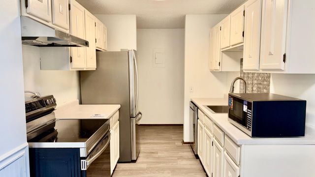 4009 Heritage Hills Drive 108, Bloomington, MN 55437