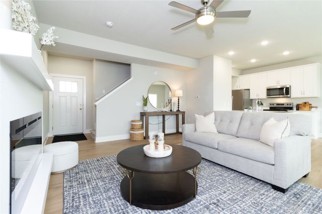 6928 Poppy Court, Johnston, IA 50131