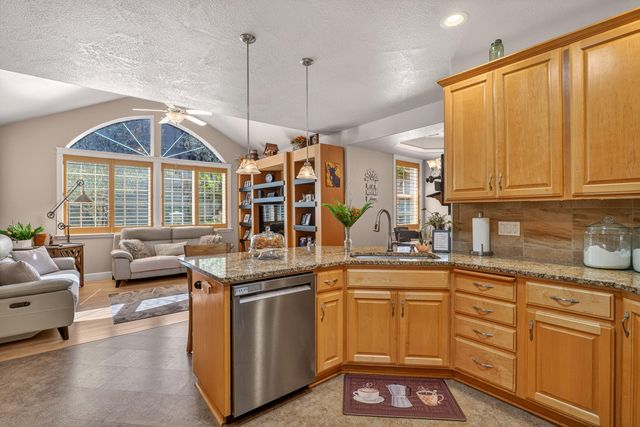 2232 Haviland Drive, Grants Pass, OR 97527