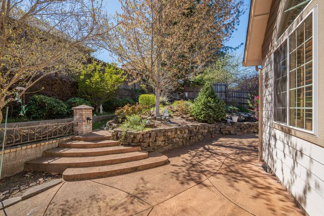 2232 Haviland Drive, Grants Pass, OR 97527