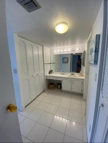 3301 N Country Club Dr 506, Miami, FL 33180