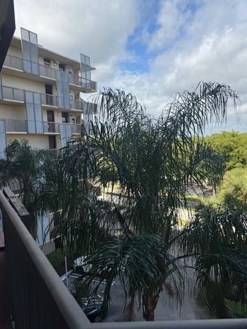 3301 N Country Club Dr 506, Miami, FL 33180