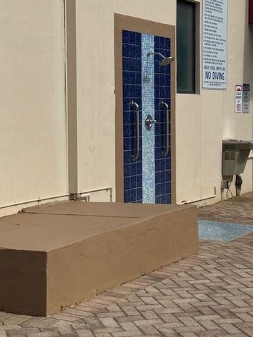 3301 N Country Club Dr 506, Miami, FL 33180