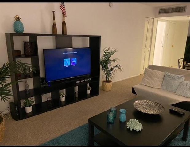 3301 N Country Club Dr 506, Miami, FL 33180