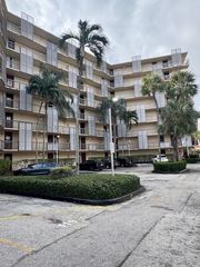 3301 N Country Club Dr 506, Miami, FL 33180