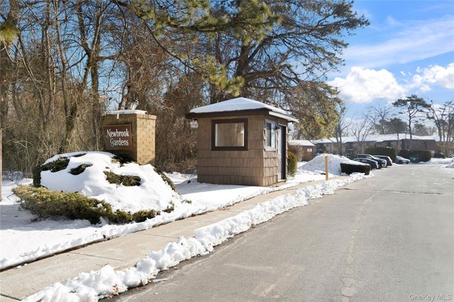 19 Newbrook 19, Bay Shore, NY 11706