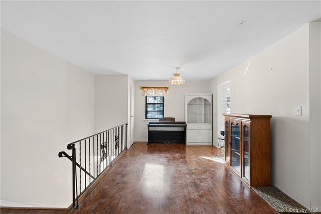 19 Newbrook 19, Bay Shore, NY 11706