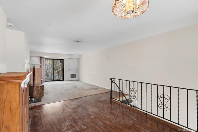 19 Newbrook 19, Bay Shore, NY 11706