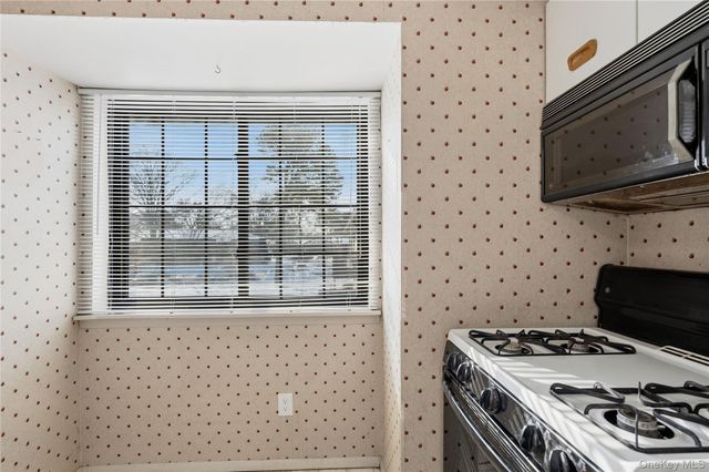 19 Newbrook 19, Bay Shore, NY 11706