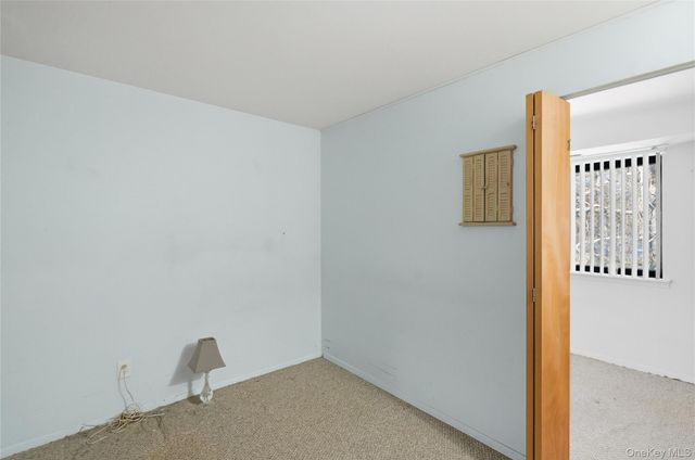 19 Newbrook 19, Bay Shore, NY 11706