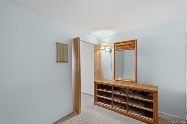 19 Newbrook 19, Bay Shore, NY 11706