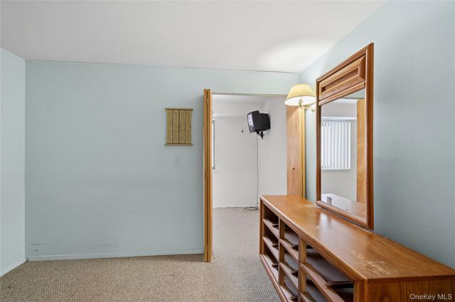 19 Newbrook 19, Bay Shore, NY 11706