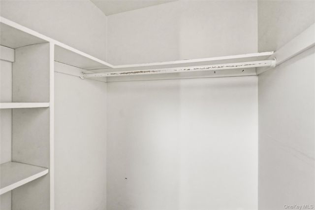 19 Newbrook 19, Bay Shore, NY 11706