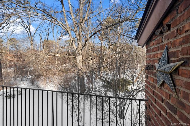 19 Newbrook 19, Bay Shore, NY 11706