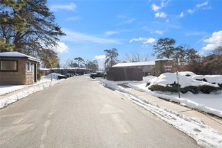 19 Newbrook 19, Bay Shore, NY 11706