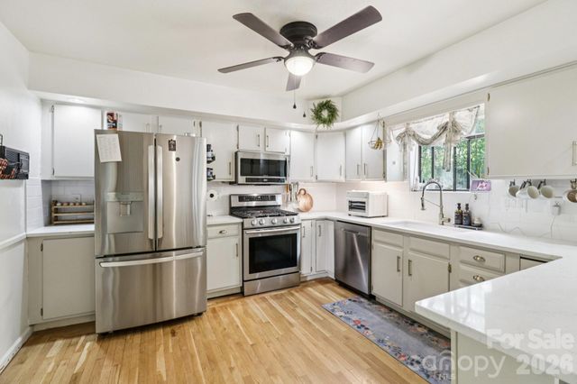 5483 Valley Run Street, Hickory, NC 28601