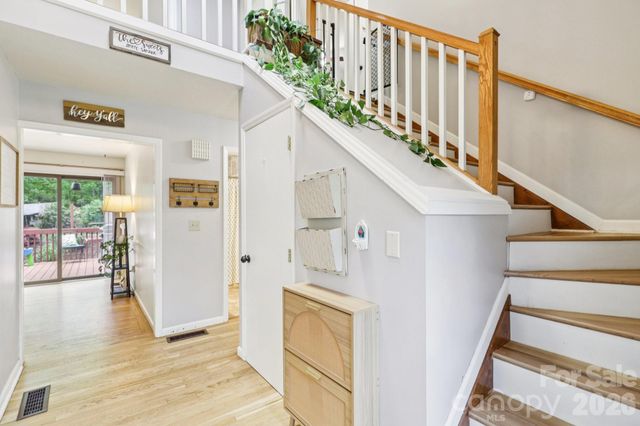 5483 Valley Run Street, Hickory, NC 28601