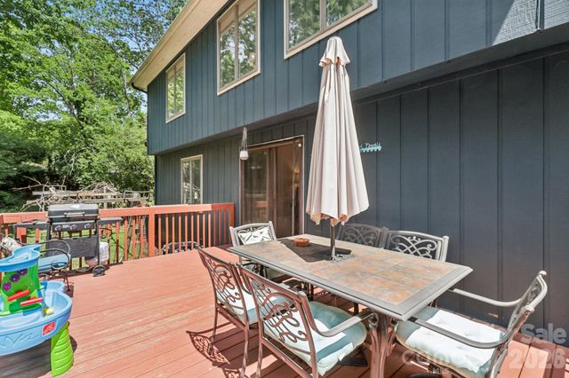 5483 Valley Run Street, Hickory, NC 28601