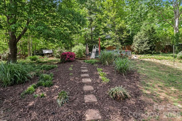 5483 Valley Run Street, Hickory, NC 28601