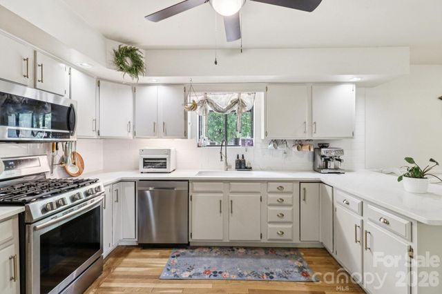 5483 Valley Run Street, Hickory, NC 28601
