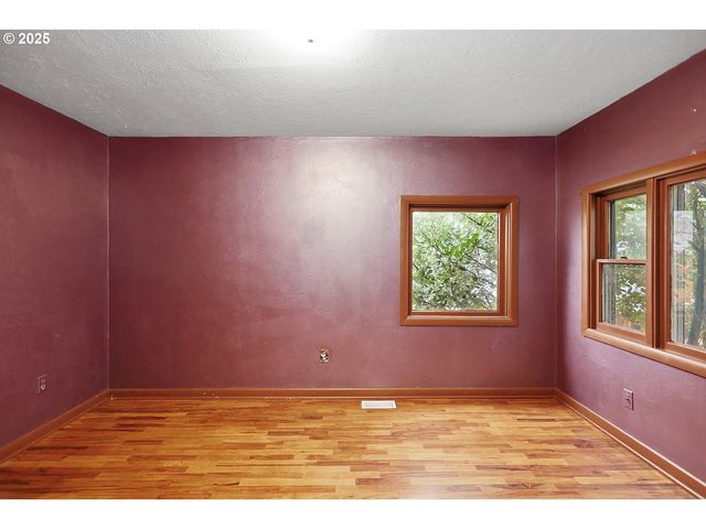 319 W 13TH St, The Dalles, OR 97058