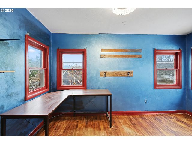 319 W 13TH St, The Dalles, OR 97058