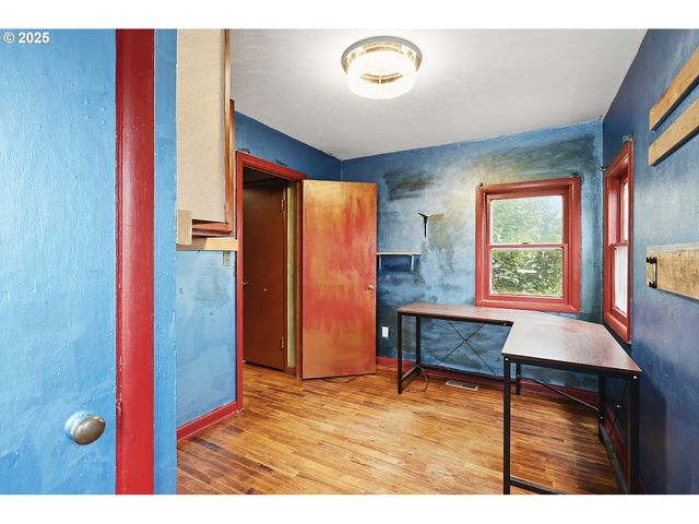 319 W 13TH St, The Dalles, OR 97058