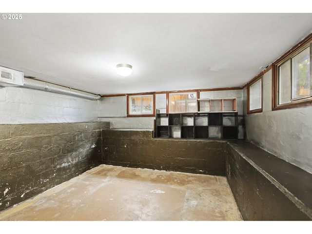 319 W 13TH St, The Dalles, OR 97058