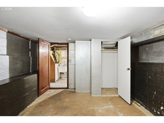 319 W 13TH St, The Dalles, OR 97058