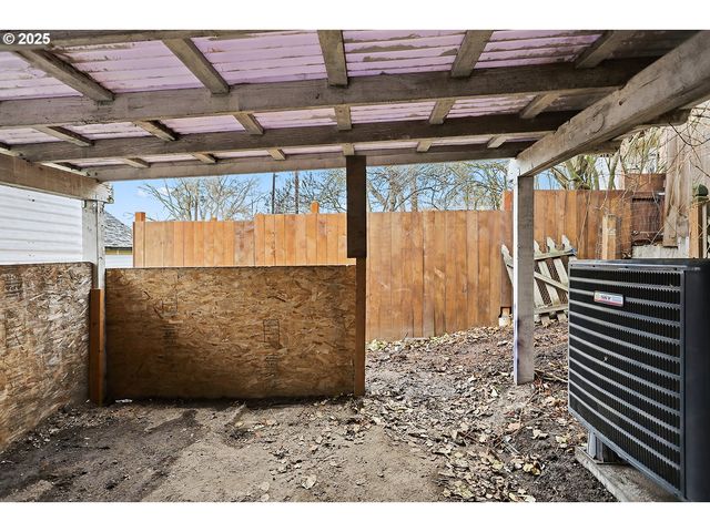 319 W 13TH St, The Dalles, OR 97058