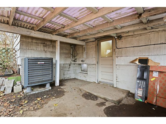 319 W 13TH St, The Dalles, OR 97058