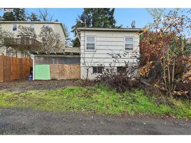 319 W 13TH St, The Dalles, OR 97058