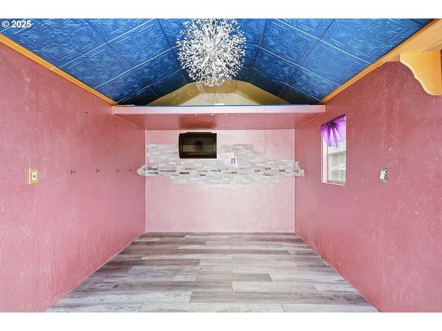 319 W 13TH St, The Dalles, OR 97058