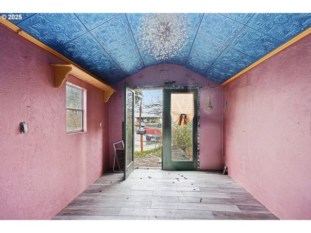 319 W 13TH St, The Dalles, OR 97058