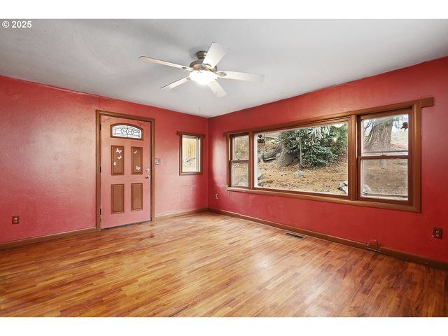 319 W 13TH St, The Dalles, OR 97058