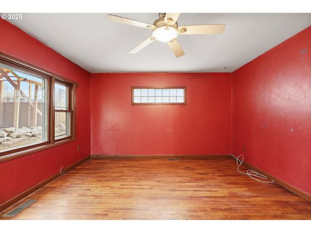 319 W 13TH St, The Dalles, OR 97058