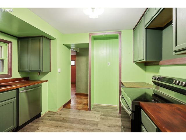 319 W 13TH St, The Dalles, OR 97058