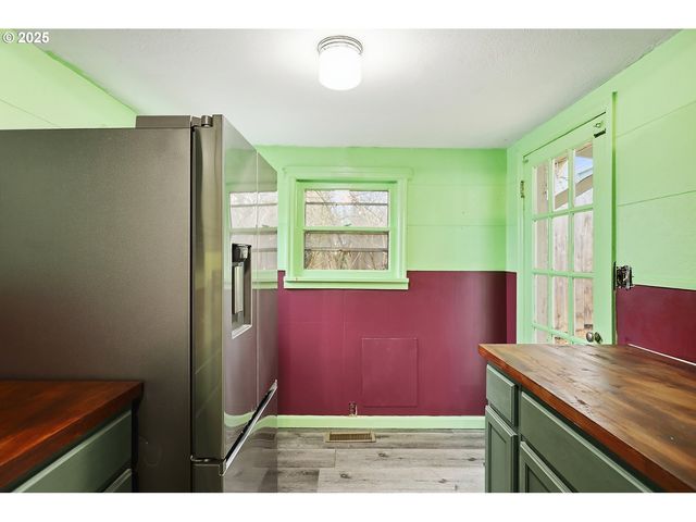 319 W 13TH St, The Dalles, OR 97058