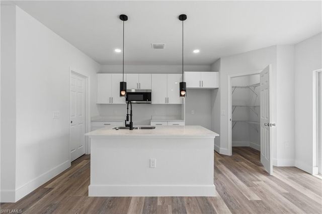 325 Hermosa AVE, Lehigh Acres, FL 33974