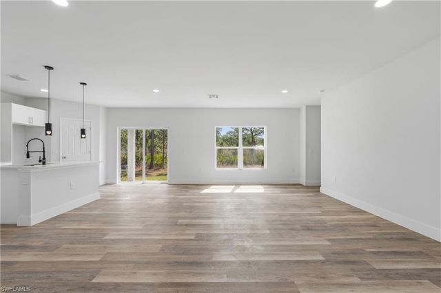 325 Hermosa AVE, Lehigh Acres, FL 33974