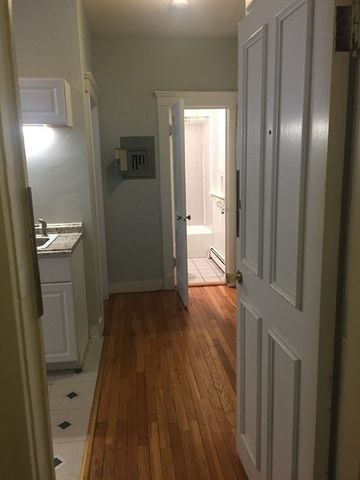 8 Ransom Rd 3, Boston, MA 02135